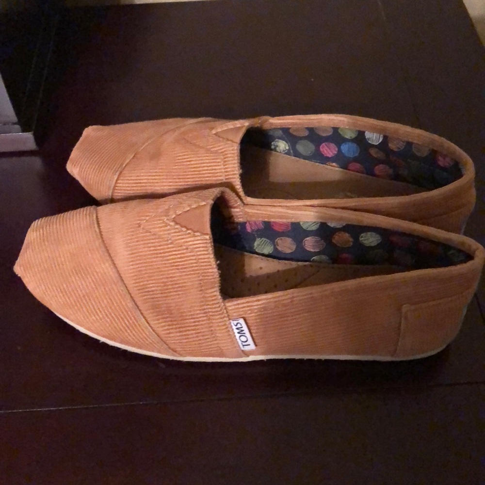 Camel colored TOMS size 9